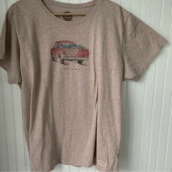 Life is Good Women’s, Crusher Tee Classic Fit XXL- Cream with Red Truck - Picture 3 of 5